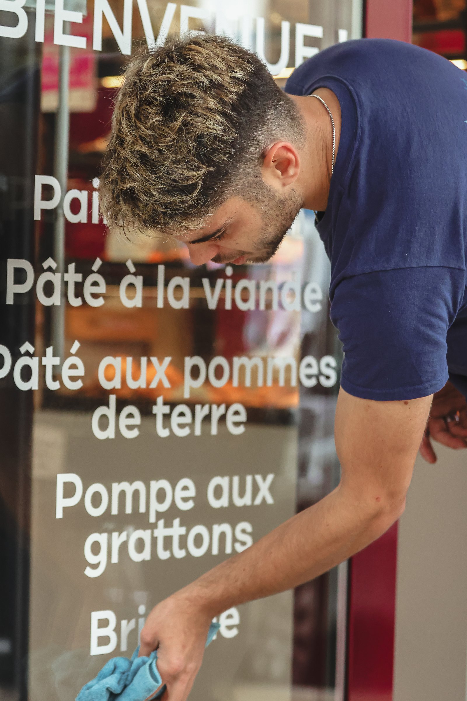 Nettoyage d’enseigne vitrée